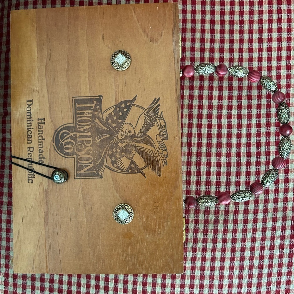 🎀 Vintage Wizard of Oz Cigar Box Purse – Dorothy & Glinda Beaded Handle - Picture 5 of 5